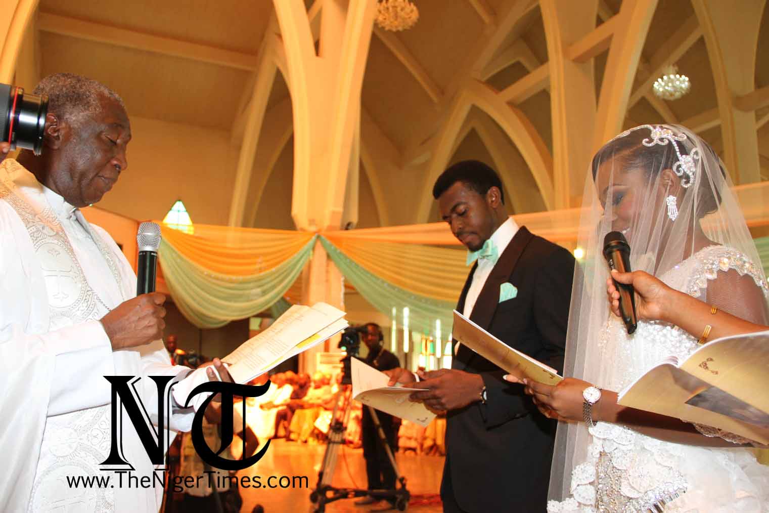 faith-goodluck-godswill-white-wedding-in-abuja-2014-17.jpg